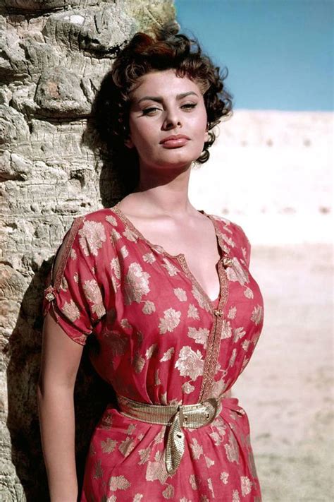 Classic Beauty Icon Of Italy 35 Stunning Color Photos Of Sophia Loren