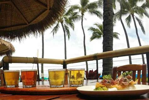 The 9 Best Beach Bars In Honolulu Oahus Coolest Oceanfront Spots