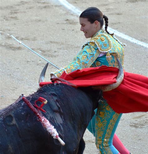 Female Matador 9 Female Matador Fighting Bull In The Plaza Flickr