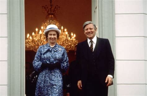 Frau loah ist letzten freitag beigesetzt worden, bestätigte ein sprecher des friedhofs. Altkanzler Helmut Schmidt ist im Alter von 96 Jahren ...