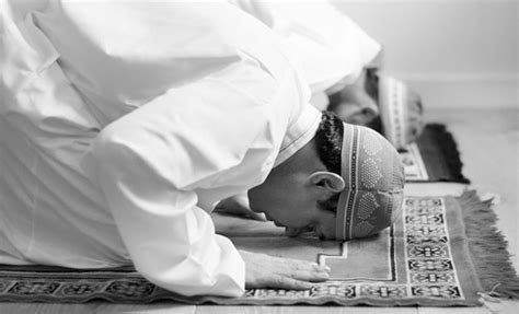 what is the basis of reciting the qunut in the fajr prayer according to the shafi i school
