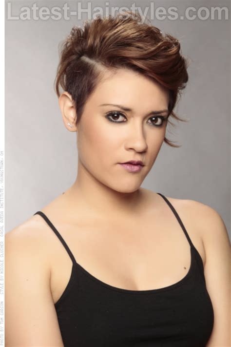 42 Sexiest Short Hairstyles For Women Over 40 In 2021