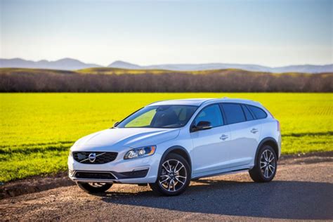 Volvo also equips the v60 cross country with the latest sensus infotainment system. 2015 Volvo V60 I Cross Country 2.4 D5 (190 hk) AWD ...