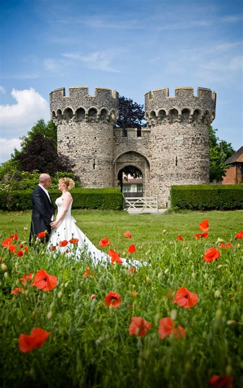 As it is, with no such dialogue forthcoming from the government we are currently assuming we will be fully reopen on november 1 when furlough ends. Barn Wedding Venue in Kent | Cooling Castle Barn | CHWV
