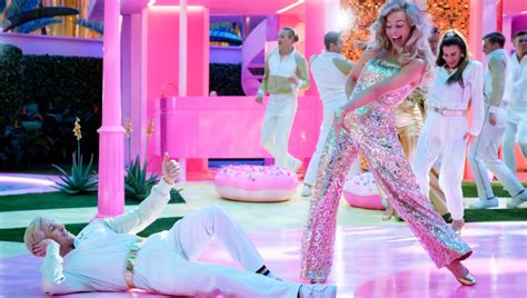 Cr Tica De Barbie Margot Robbie Y Ryan Gosling Resplandecen En La Fiesta Feminista De Greta