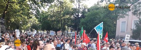 International day for the elimination of violence against women. Manifestazione Pro-Carola davanti al Consolato Italiano di ...