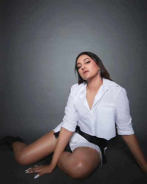 Double Xl Sonakshi Sinha Is Sizzling In All White Outfit With Black