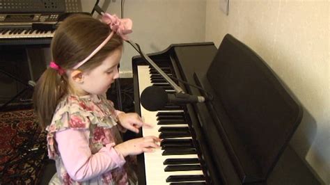 5 Year Old Girl Sings And Plays The Piano Youtube