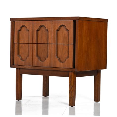 Mid century modern, side table, night stand, walnut table, sustainable hardwood, living room bedside table, accent table. Mid-Century Scandinavian Modern Walnut Nightstand