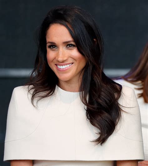 How meghan markle ditched her heavy makeup in favour of a natural look, hair extensions and meghan markle and prince harry announced their happy engagement news on monday and the. How To Get Meghan Markle's Signature Soft Waves At Home ...