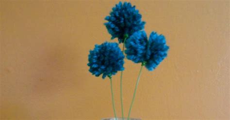 Note that you can totally make these using thicker yarn, it'll just have a different feel and perhaps, you won't be able to fit in as many flowers but they turn out pretty all the same. DIY Yarn Pom Flowers - My Girlish Whims