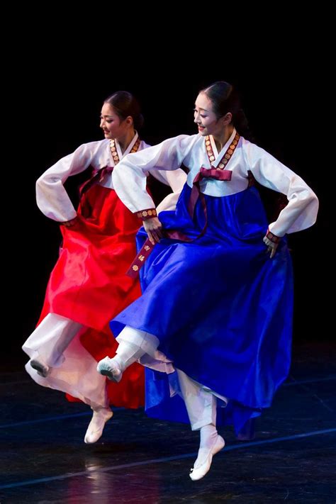 한복 Hanbok Korean Traditional Clothes Dress And Korean Traditional