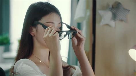 Llvision Launches Subtitle Smart Glasses For People Who Are Deaf And