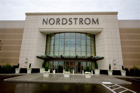 Nordstrom 4Q Profit Drops on Holiday Discounts