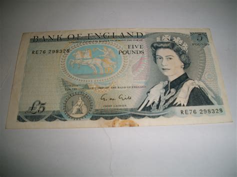 They are part of the withdrawn bank of england banknotes series. collectible items: Bank of England - 5 pounds Queen ...