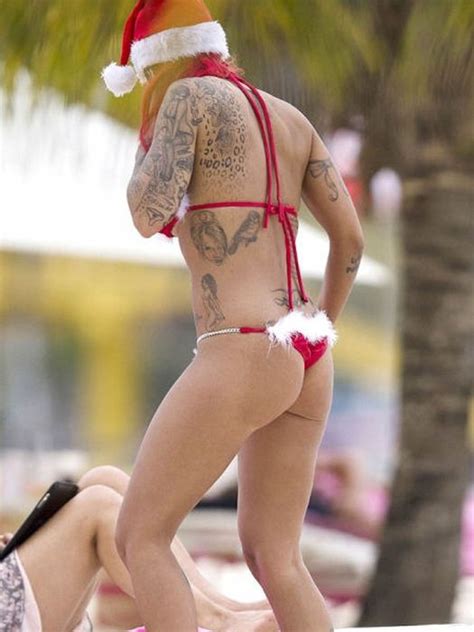 Beach Bums Of Famous Girls 96 Pics