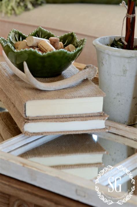 Simple patriotic vignette idea for your table. 5 TIPS FOR USING A MIRROR IN A VIGNETTE - StoneGable