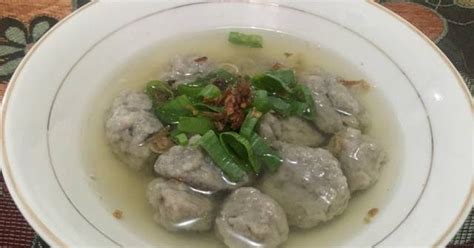 Rasa pisang yang legit, ditambah tepung bumbu pisang yang renyah dan ditaburkan coklat serta keju, membuat camilan yang satu ini semakin luar biasa. Aneka Resep Makanan: Resep dan Cara Membuat Bakso Ikan ...
