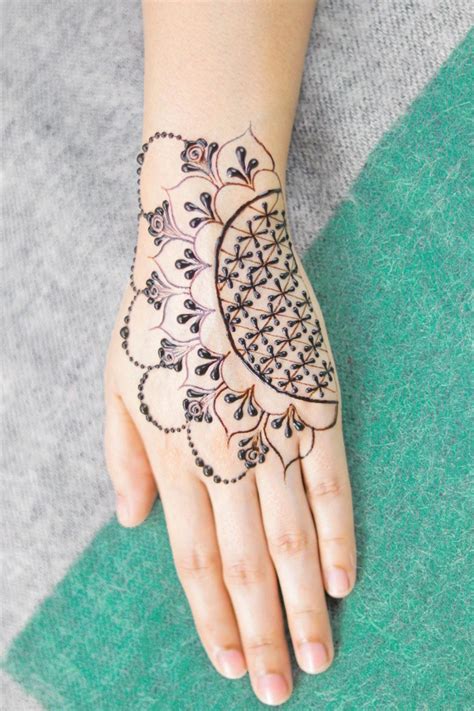 10 Beautiful Back Hand Mehndi Designs 2021 Over The Wrist In This Pin