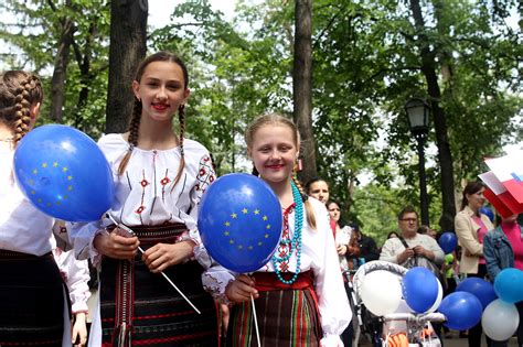 Girls In Moldovan National Costumes Celebrate Eu Day Moldova Is