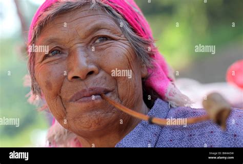 Dai Minority Hi Res Stock Photography And Images Alamy