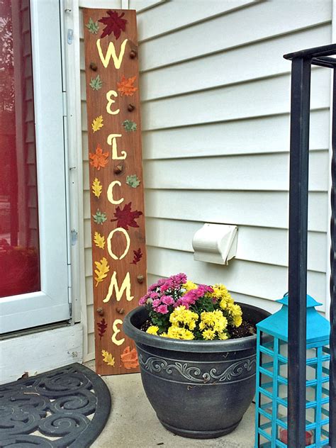 For this diy project, you will need to work more with your the last fall sign idea is this pumpkin spice print. DIY Fall & Thanksgiving Welcome Sign