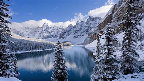 Moraine Lake Banff National Park Winter Scenery Hd Wallpaper 1366x768
