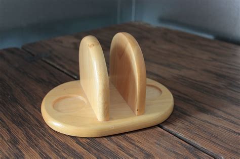 Organize Your Bookshelves with Unique DIY Bookends: Part 2 ... Add a few more pebbles/whatever finishing touches you may have and let the bookends dry a few.