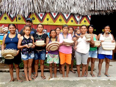 Indigenas Rio Negro Mulheres Artesatatofoto Francineia Fontesfoirn