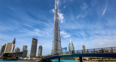 Menara ini sekarang sinonim dengan paris dan menarik turis terbanyak dibandingkan daya tarik wisata berbayar lainnya. gedung yang tertinggi di dunia buatan manusia PelangiQQ Lounge