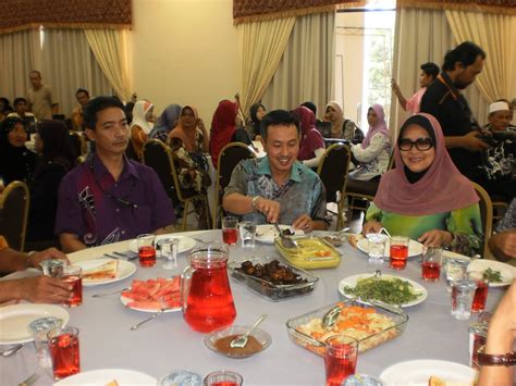 Selama dua jam dalam perjalanan untuk ke pretorsains. SETIU HARI INI: Lawatan ke Kuala Lumpur (Angkaspuri dan ...