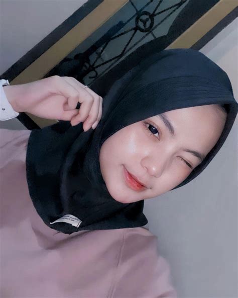 Awek Tudung Dengan Awang Hitam Faith Sanderson