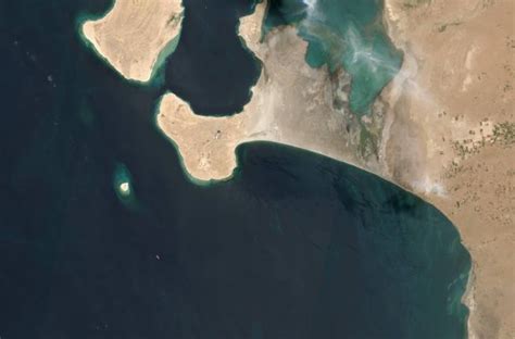 The fso safer is loaded with more than a million barrels of crude oil and experts have warned of an environmental catastrophe if the vessel breaks apart. El petrolero 'fantasma' que amenaza con una catástrofe ...