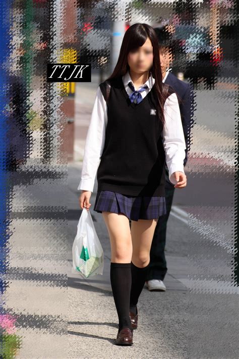 TOKYO STREET GIRLS女子高生太股街撮り投稿画像