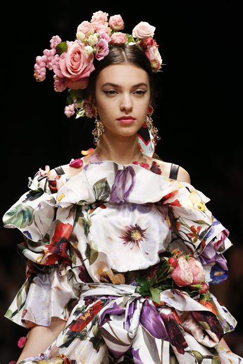 Dolce And Gabbana Spring 2019 Ready To Wear Fashion Show Dolce And Gabbana Floral Fashion Fashion