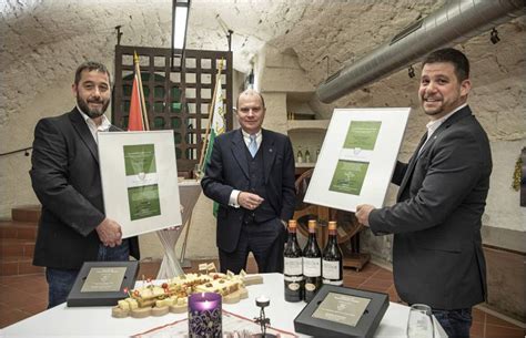 Alain miserez a été élu en remplacement de mme isabelle harsch. Le Conseil d'État a sélectionné son vin et son fromage ...