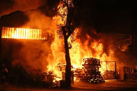 Son 10 efectos de incendio animados. Incêndio de grandes dimensões em Santa Maria da Feira está ...