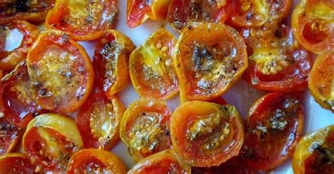 Since opening their doors in 1991 zucchero e pomodori has provided the upper east with quality italian food in a unique dining experience at a modest price. Ricetta Pomodori confit al microonde di Angela Basso Palmiero - Cookpad