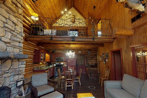 Located just minutes from the heart of pigeon forge, black bear lodge is in a beautiful wooded resort. Two-Bedroom Cabin with Loft | Big Cedar Lodge