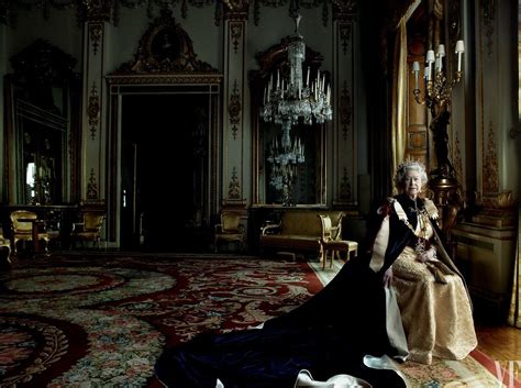 Annie Leibovitzs Intimate Portraits Of Queen Elizabeth Ii And The