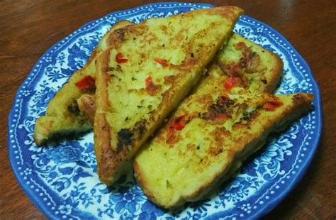 Lihat juga resep roti bantal/ roti sobek enak lainnya. Resepi Roti Telur Garlic - Cerita Ceriti Ceritu Mamapipie