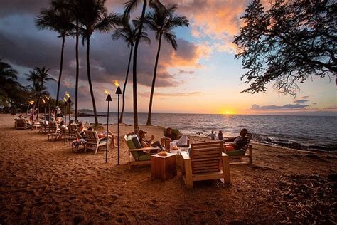 These Are The Five Best Beach Bars In Hawaii