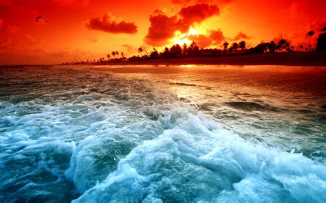 Breathtaking Ocean Waves With Firing Sunset Wallpaper