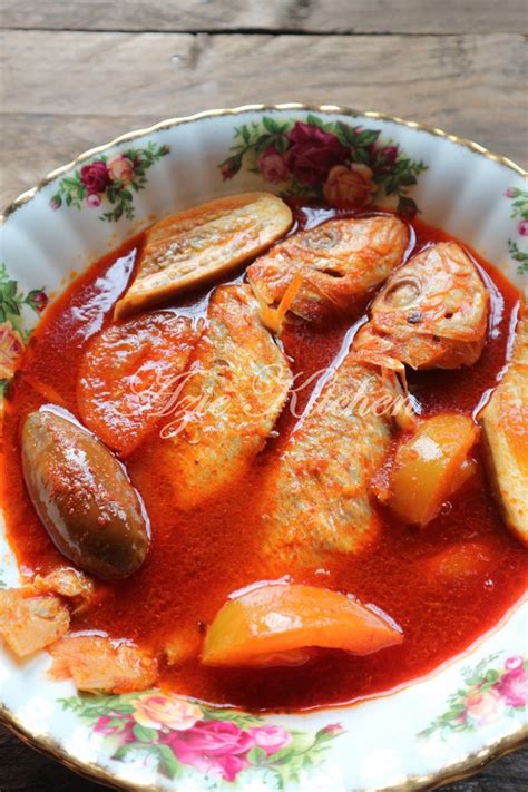 Ikan kerisi 6 ekor daun kesum 3 tangkai budu 1 sudu kacang bendi 5 biji (bahan kisar) lada kering rebus 8 biji. Asam Pedas Johor Ikan Kerisi - Azie Kitchen