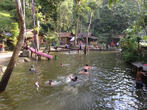 Air terjun kemensah ini merupakan antara air terjun yang paling selesa dan menarik untuk dikunjungi. Yunus Badawi: Hutan Lipur Kemensah, Hulu Klang