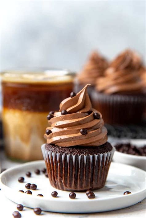 Easy Delicious Chocolate Cupcakes