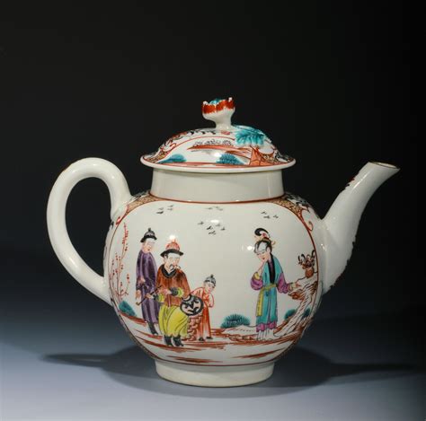 Antique Worcester Teapot And Cover In Mandarin Style