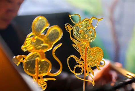 Chinese Sugar Painting Art From A Ladle Outlook