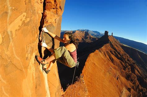 Free Climb Climbing Girl In Patagonia Rock Climbers Fitzroy