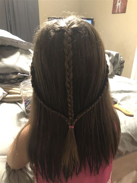 Maybe you would like to learn more about one of these? Simple but pretty braids for my 7 year old. | Pretty ...